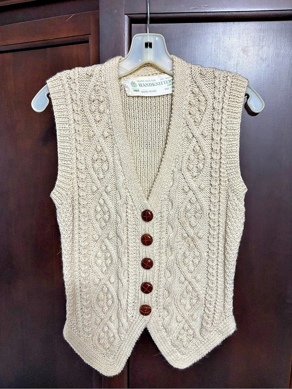 🇮🇪 Handknitters (Aran) Aran cable-knit vest ) Cable-Knit Wool Vest in Cream Like